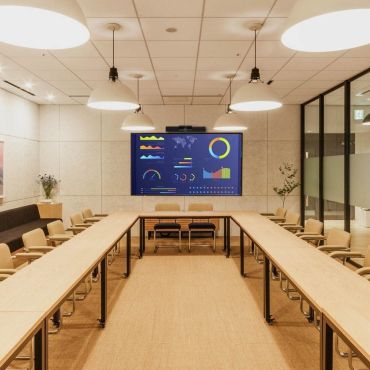 Video Conferrentie set Polycom + Samsung scherm + Rolstandaard