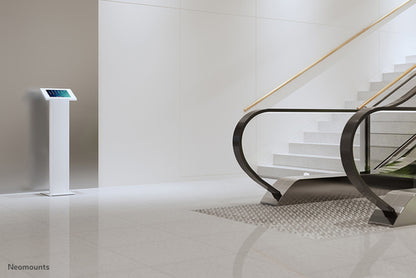 Neomounts FL15-750WH1 Tablet vloerstandaard 9.7-11" - vergrendelbaar, 27,9 cm (11"), 24,6 cm (9.7"), Wit, Staal, Vloer, Drukvergrendeling